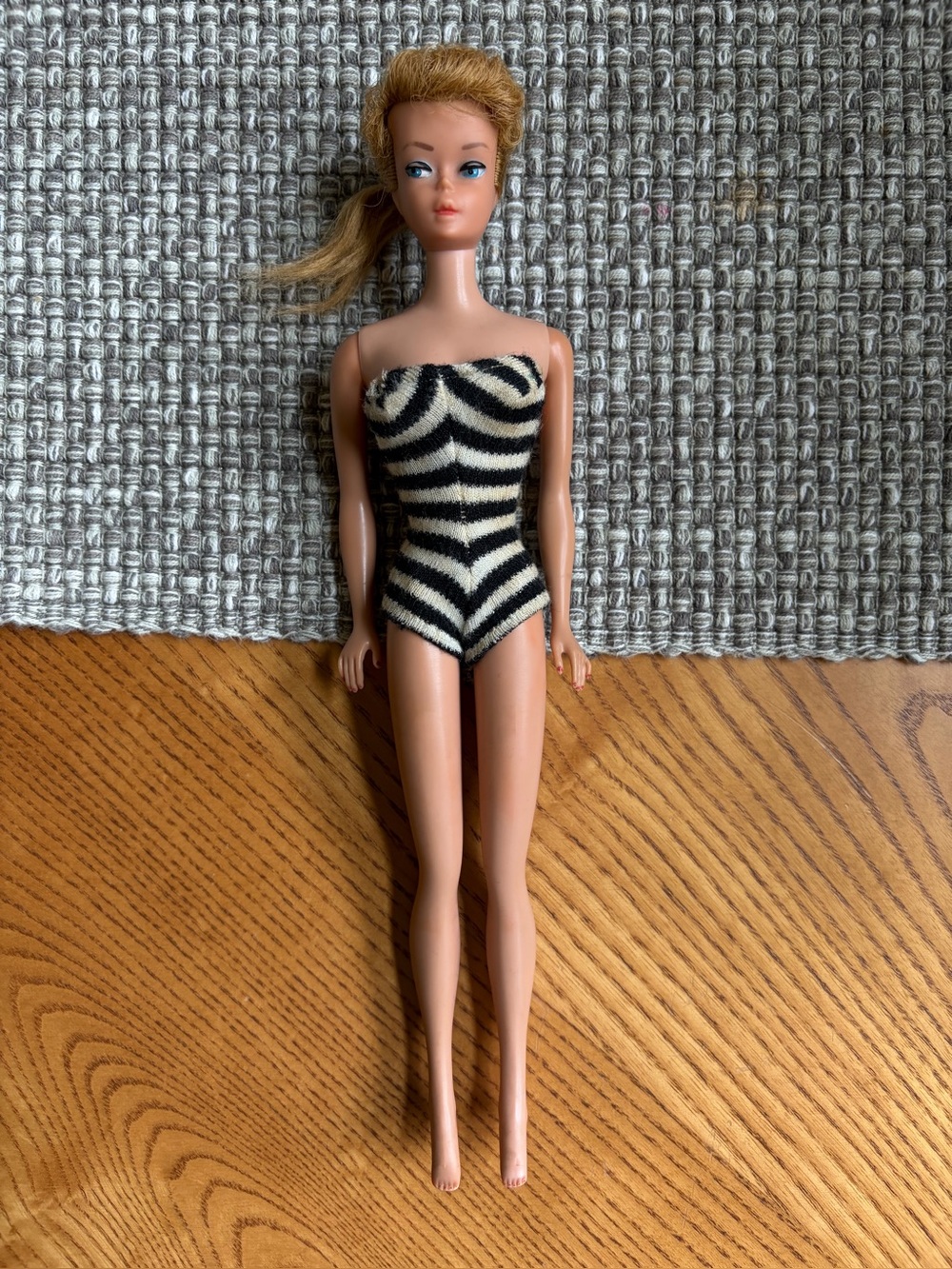 #8 Vintage Barbie no green ear With Nighty Negligee Set #965